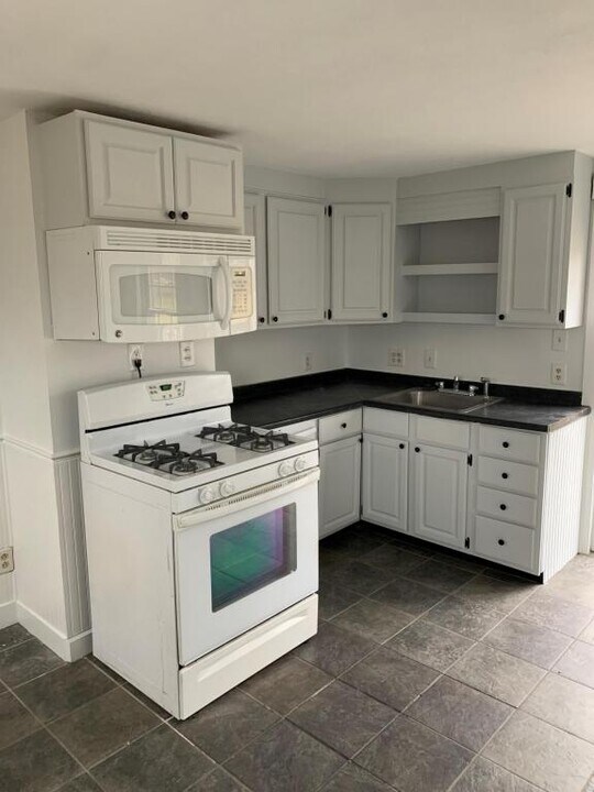 22 Fisher St in Franklin, MA - Building Photo