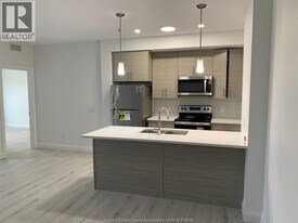 4785 Walker Rd in Windsor, ON - Building Photo