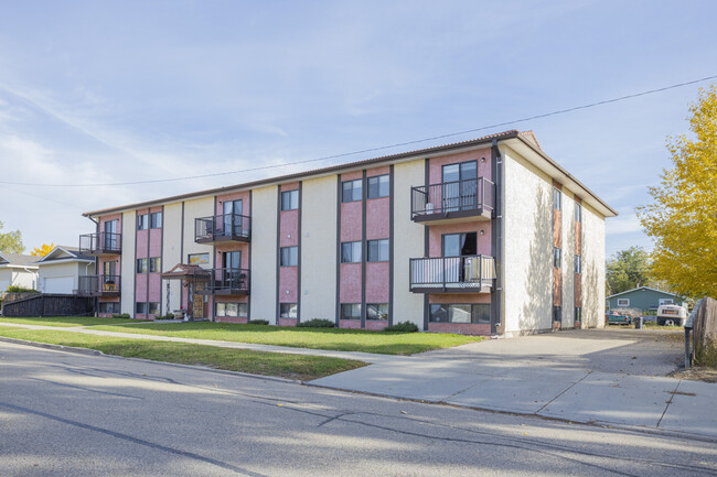 116 17 St NW in Drumheller, AB - Building Photo - Primary Photo