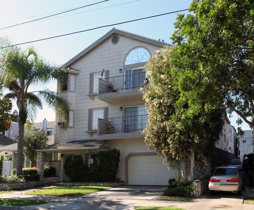 1075 Newport Ave in Long Beach, CA - Building Photo