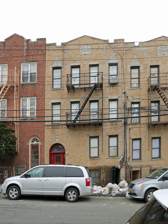 716 Penfield St in Bronx, NY - Building Photo