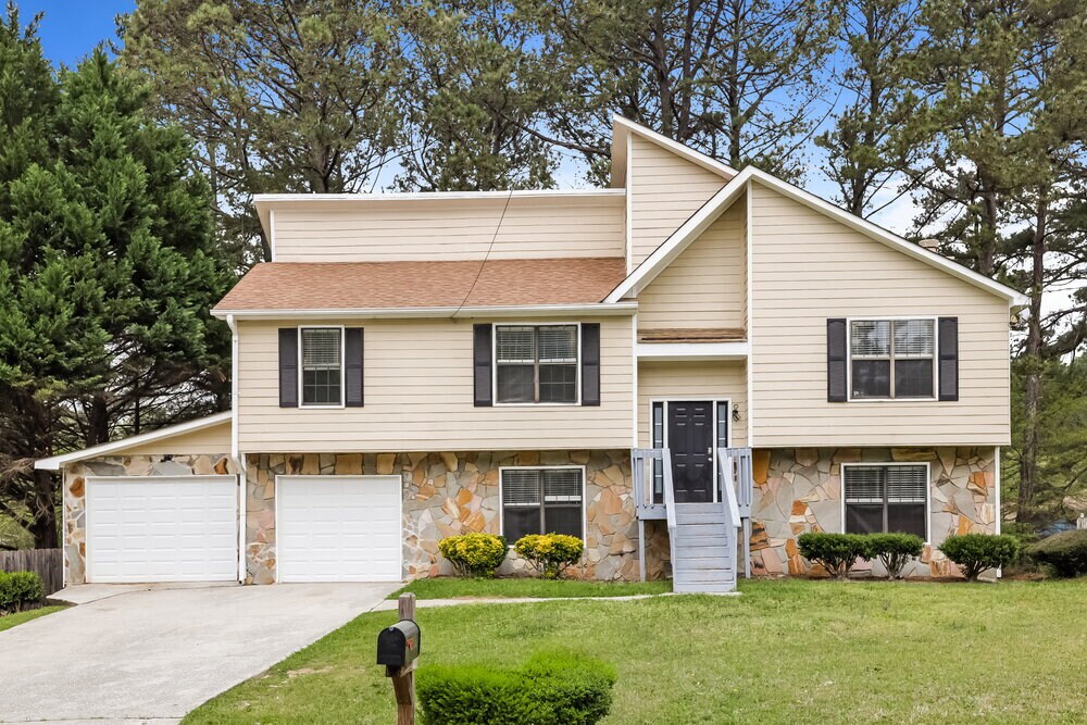2935 Sandy Cir in Riverdale, GA - Building Photo
