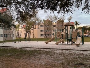 6155 NW 186th St, Unit 107 in Hialeah, FL - Building Photo - Building Photo