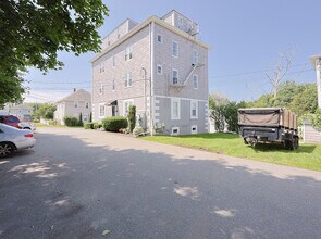 9 Western St in Bristol, RI - Building Photo - Building Photo