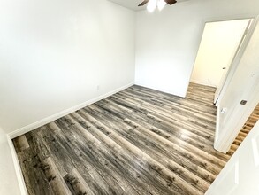 522 Brittania St in Los Angeles, CA - Building Photo - Building Photo