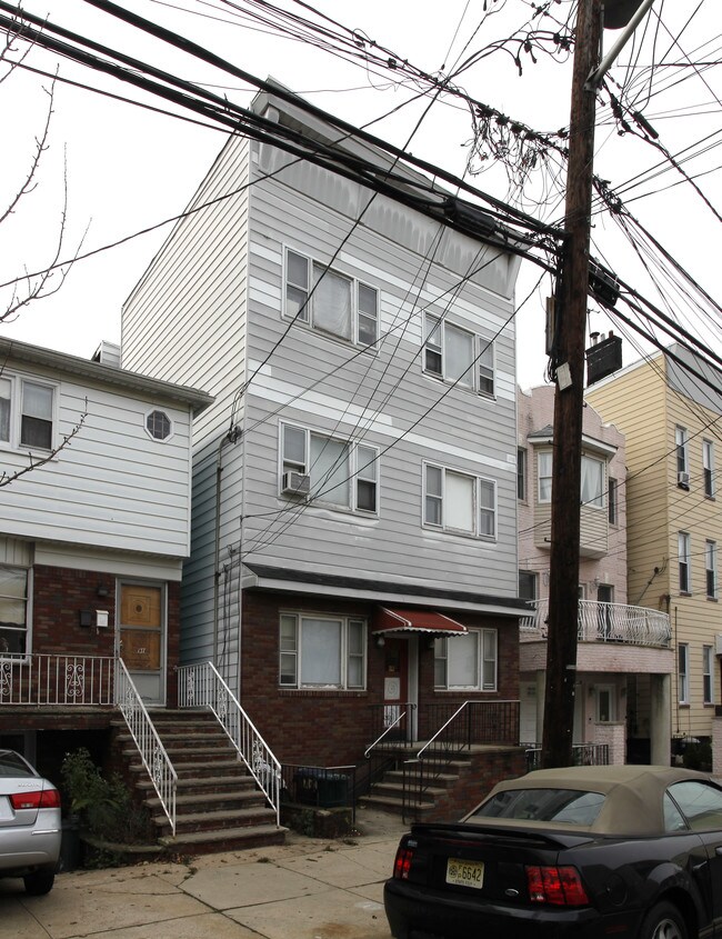 139 St Pauls Ave in Jersey City, NJ - Building Photo - Building Photo