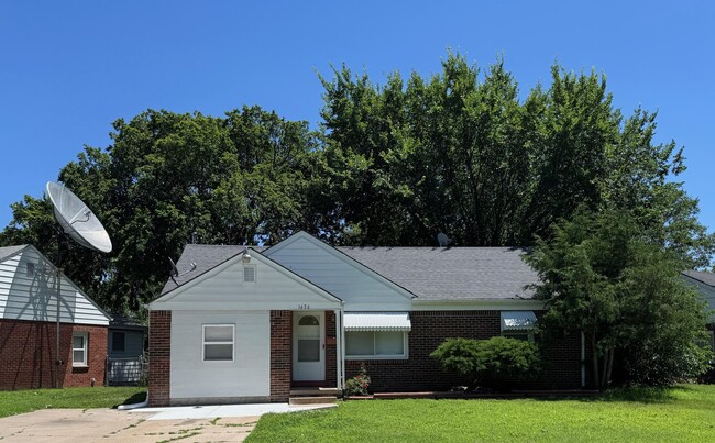 property at 1626 Kenmar St