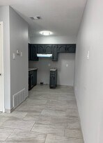 817 E Kearney St in Laredo, TX - Building Photo