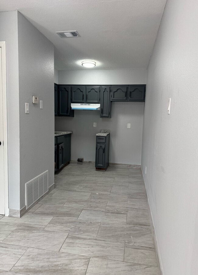 property at 817 E Kearney St