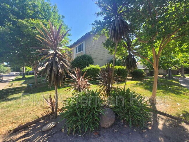 8800 Sawtelle Way in Sacramento, CA - Building Photo - Building Photo