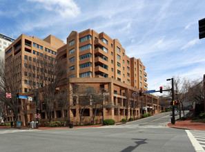 Hampden Square in Bethesda, MD - Foto de edificio - Building Photo