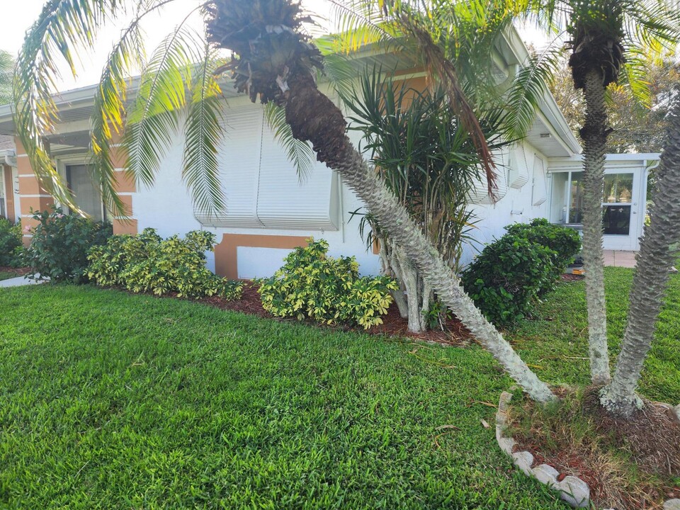 517 Crooked Lake Ln-Unit -D in Fort Pierce, FL - Foto de edificio