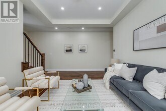 3263 Donald Mackay St in Oakville, ON - Building Photo - Building Photo