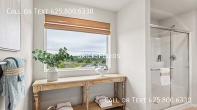 4004 Hyde Lp NE in Olympia, WA - Building Photo - Building Photo