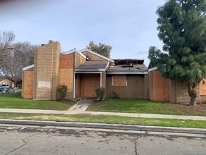 5206 E Liberty Ave in Fresno, CA - Foto de edificio - Building Photo