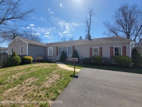 1 Robin Dr in Ocean Township, NJ - Building Photo - Building Photo