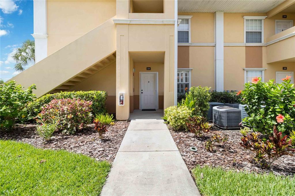 1015 Villagio Cir in Sarasota, FL - Building Photo