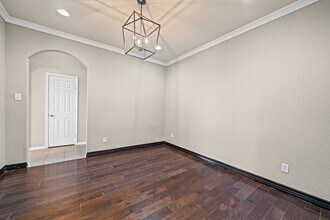 7202 Lyndhurst Village Ln in Spring, TX - Foto de edificio - Building Photo