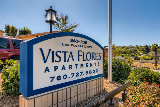 Vista Flores Apartments in San Marcos, CA - Foto de edificio - Building Photo