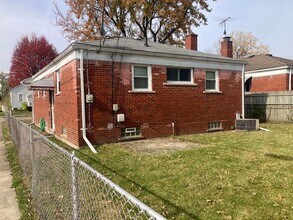 22004 Piper Ave in Eastpointe, MI - Building Photo - Building Photo