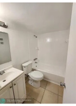 4118 Lakeside Dr, Unit 4118 Lakeside Drive in Tamarac, FL - Building Photo - Building Photo