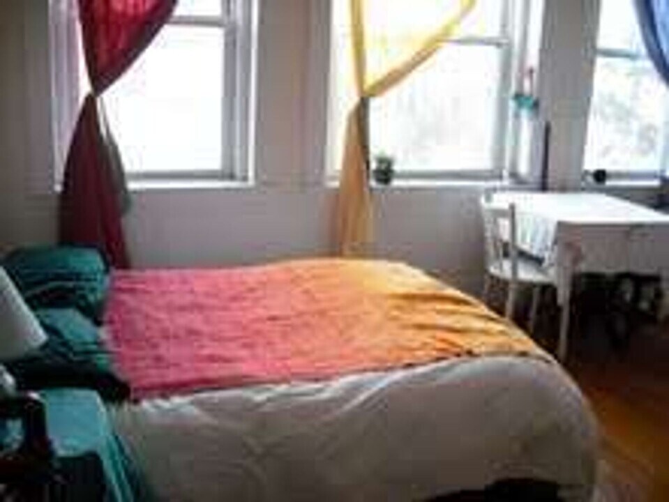 28 Park Vale Ave in Boston, MA - Building Photo