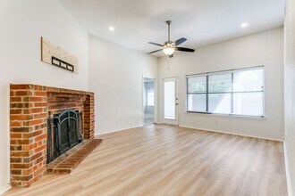 215 Meadowbrook Ln in Keller, TX - Building Photo - Building Photo