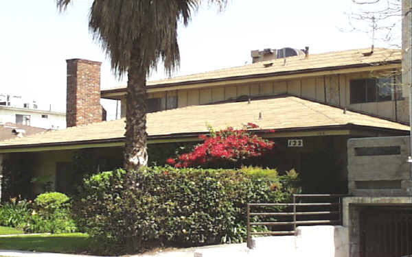 122 N Cedar St in Glendale, CA - Building Photo - Building Photo