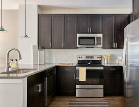 Evolution At Towne Centre in Laurel, MD - Foto de edificio - Building Photo