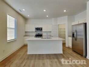 11819 Moorfield Ln in Indianapolis, IN - Foto de edificio - Building Photo