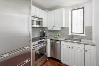 330 E 56th St in New York, NY - Building Photo - Building Photo