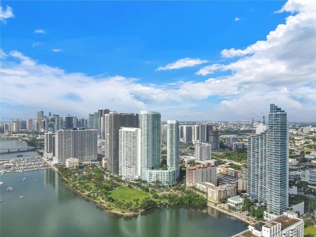 2020 N Bayshore Dr in Miami, FL - Building Photo - Building Photo