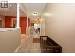 16 Cardiff Ln in Hamilton, ON - Building Photo - Building Photo