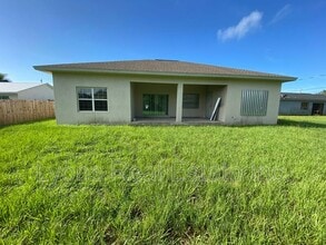 18463 Van Nuys Cir in Port Charlotte, FL - Building Photo - Building Photo