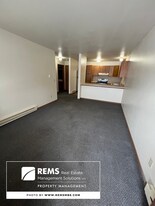 503 7th St in Baraboo, WI - Building Photo