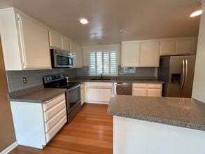 334 Twin Lakes Dr in Santa Rosa, CA - Building Photo - Building Photo