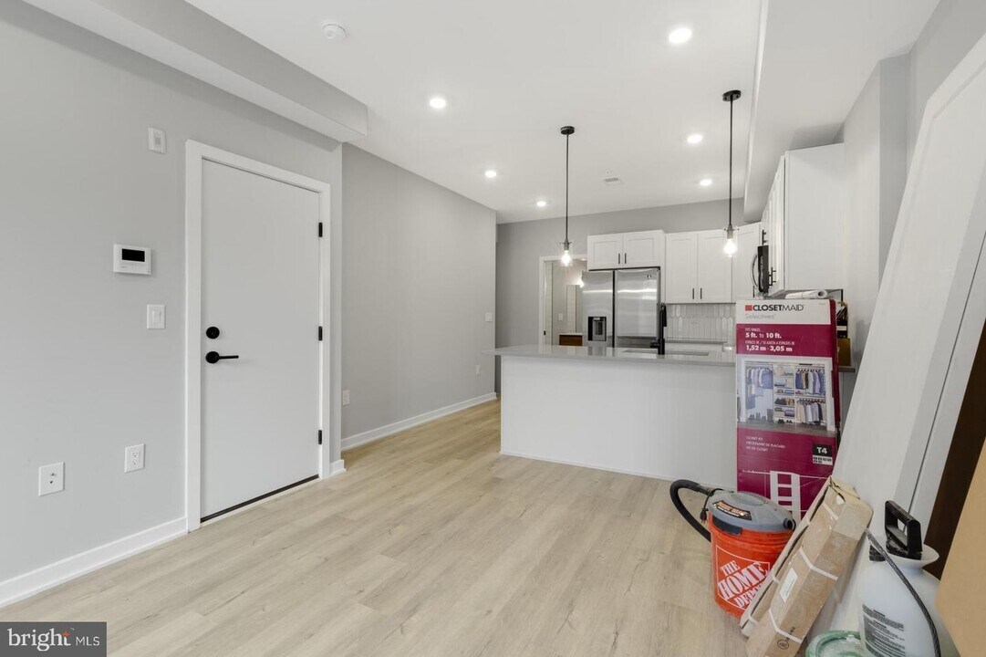 919 N 15th St-Unit -1F in Philadelphia, PA - Building Photo