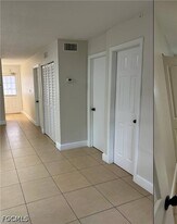 2535 Parkway St in Ft. Myers, FL - Building Photo