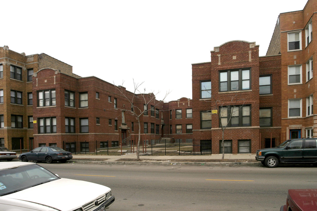 3706-3712 W Wrightwood Ave in Chicago, IL - Foto de edificio