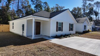 31 Klickitat Dr in Crawfordville, FL - Building Photo