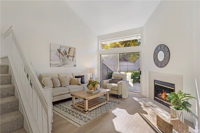 1 Sandalwood, Unit 10 in Aliso Viejo, CA - Building Photo - Building Photo