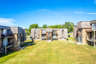 Cedar Crest Apartments in Des Moines, IA - Foto de edificio - Building Photo