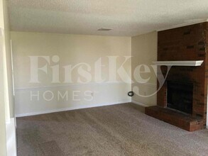 5966 Anchuca Cove in Millington, TN - Foto de edificio - Building Photo