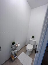 8756 NW 98th Ave in Doral, FL - Building Photo - Building Photo