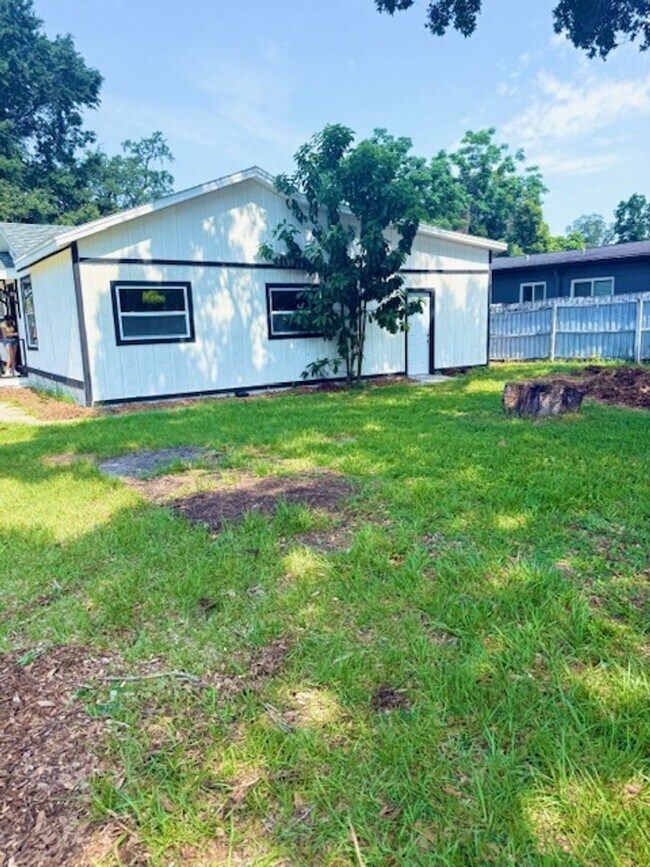 2215 Vine St in Orlando, FL - Building Photo - Building Photo