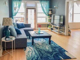 435 W Surf St, Unit 1H in Chicago, IL - Building Photo