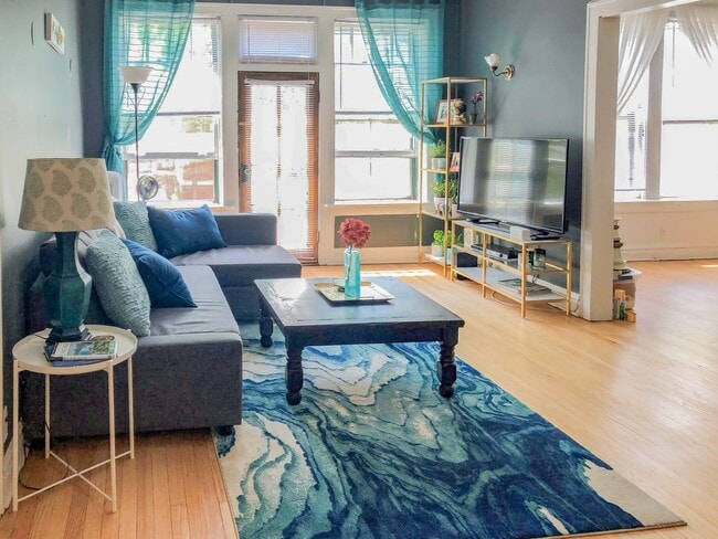 435 W Surf St, Unit 1H