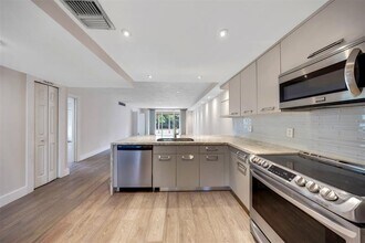 800 E Cypress Ln in Pompano Beach, FL - Building Photo - Building Photo