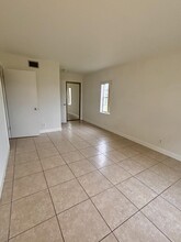 1798 Abbey Rd in West Palm Beach, FL - Building Photo - Building Photo