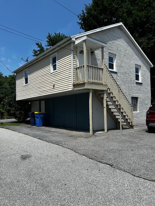1925 Valley Rd, Unit 4 in Coatesville, PA - Foto de edificio